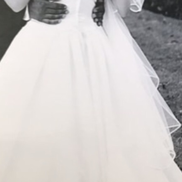 Gorgeous Wedding Gown for sale! Great price! - Picture 5 of 6